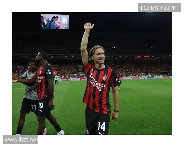 长发飘逸的日本足球明星男孩展现独特魅力与风采