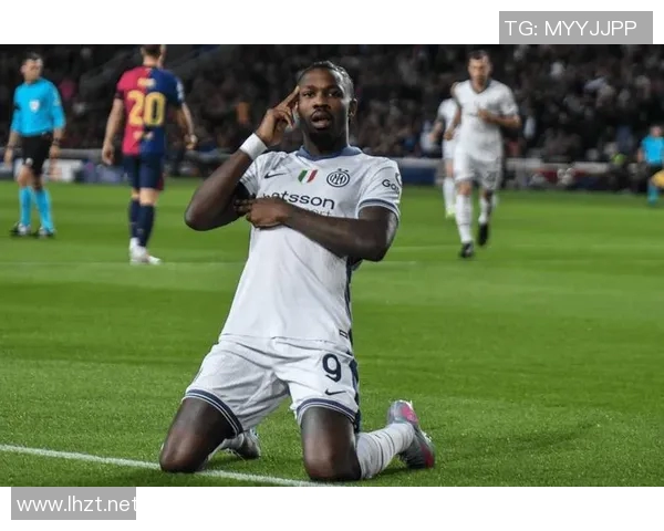 足球明星滑跪瞬间精彩合集展现他们的激情与荣耀