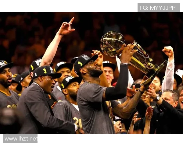 足球巨星加盟湖人队引发体育界热议球迷期待跨界合作新篇章 足球巨星加盟湖人队引发体育界热议球迷期待跨界合作新篇章