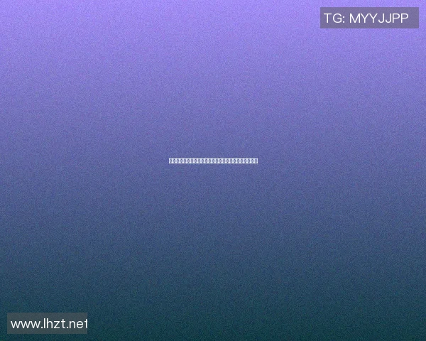 足球明星情侣浪漫游泳高清图片展现甜蜜瞬间与运动魅力